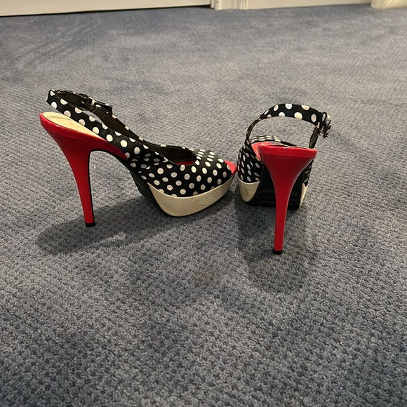 Pierre Dumas size 7 fun pumps! - Picture 3 of 3